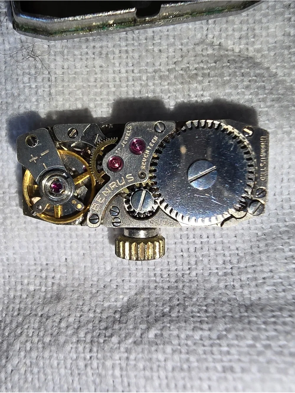 Vintage Ladies Benrus 17-Jewel Manual Wind Watch